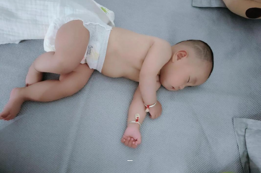巴彦淖尔市宝宝先长上牙还是下牙